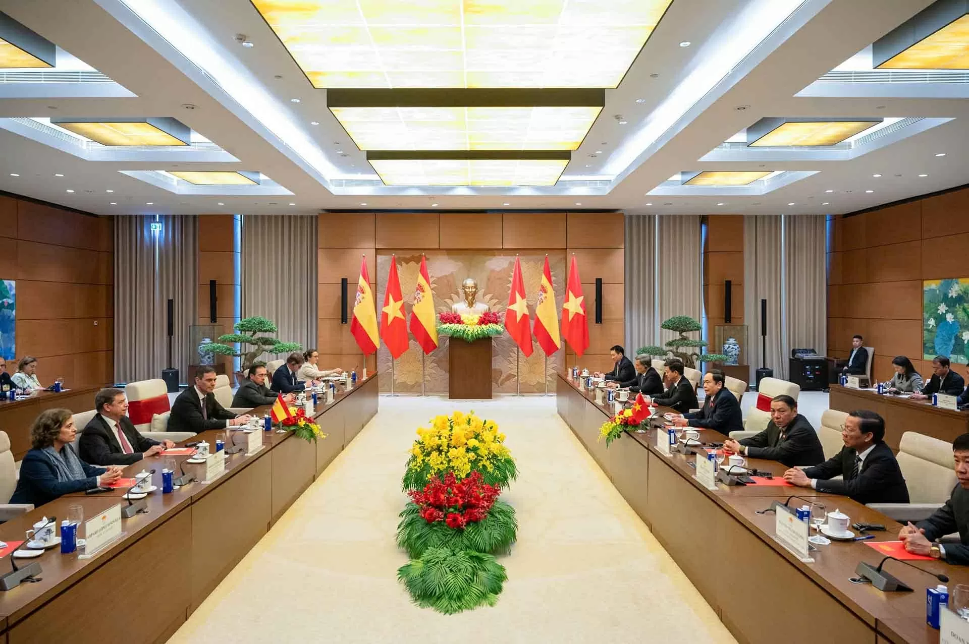 NA Chairman Tran Thanh Man meets with Spanish Prime Minister