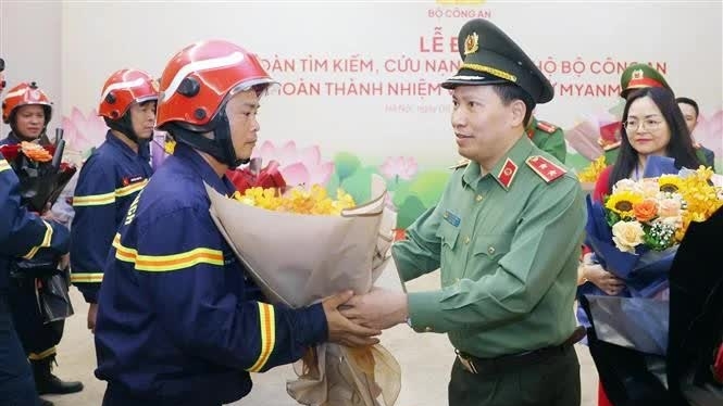Vietnamese police team returns from earthquake relief mission in Myanmar
