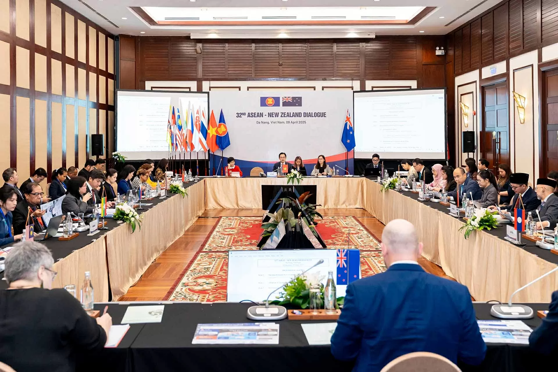 Deputy FM Do Hung Viet and New Zealand counterpart co-chaired 32nd ASEAN- New Zealand dialogue in Da Nang Deputy FM Do Hung Viet and New Zealand counterpart co-chaired 32nd ASEAN- New Zealand dialogue in Da Nang