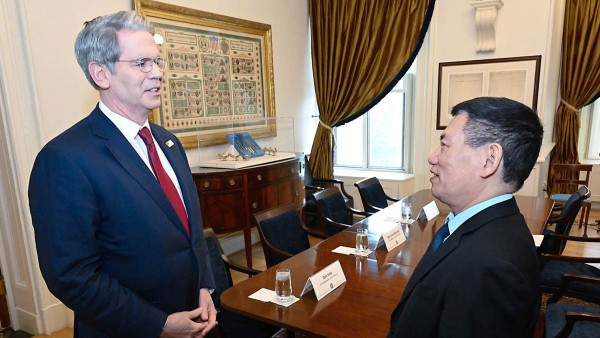 Deputy Prime Minister Ho Duc Phoc meets with US Treasury Secretary Scott Bessent, lead US negotiator for trade talks with Vietnam
