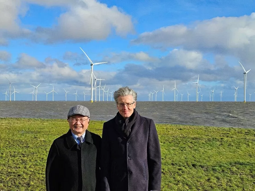 Đại sứ Ngô Hướng Nam thăm trang trại điện gió của công ty Pondera – công ty đang mong muốn đầu tư dự án điện gió ngoài ngoài khơi tại tỉnh Thái Bình.