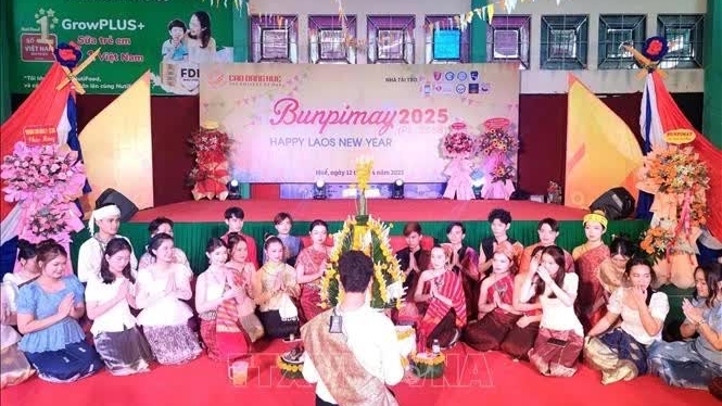 Lao students in Vietnam joyfully celebrate traditional Bunpimay Festival
