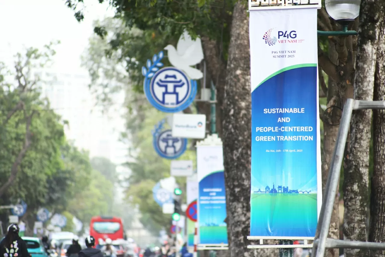 Trong bối cảnh Việt Nam đang bước vào kỷ nguyên mới, kỷ nguyên vươn mình của dân tộc, đây cũng là dịp để chúng ta khẳng định đường lối đúng đắn của Đảng, Nhà nước Việt Nam trong phát triển bền vững, “không hy sinh tiến bộ, công bằng xã hội và môi trường để chạy theo tăng trưởng kinh tế đơn thuần”. (Ảnh: Thành Long) Trong bối cảnh Việt Nam đang bước vào kỷ nguyên mới, kỷ nguyên vươn mình của dân tộc, đây cũng là dịp để chúng ta khẳng định đường lối đúng đắn của Đảng, Nhà nước Việt Nam trong phát triển bền vững, “không hy sinh tiến bộ, công bằng xã hội và môi trường đ