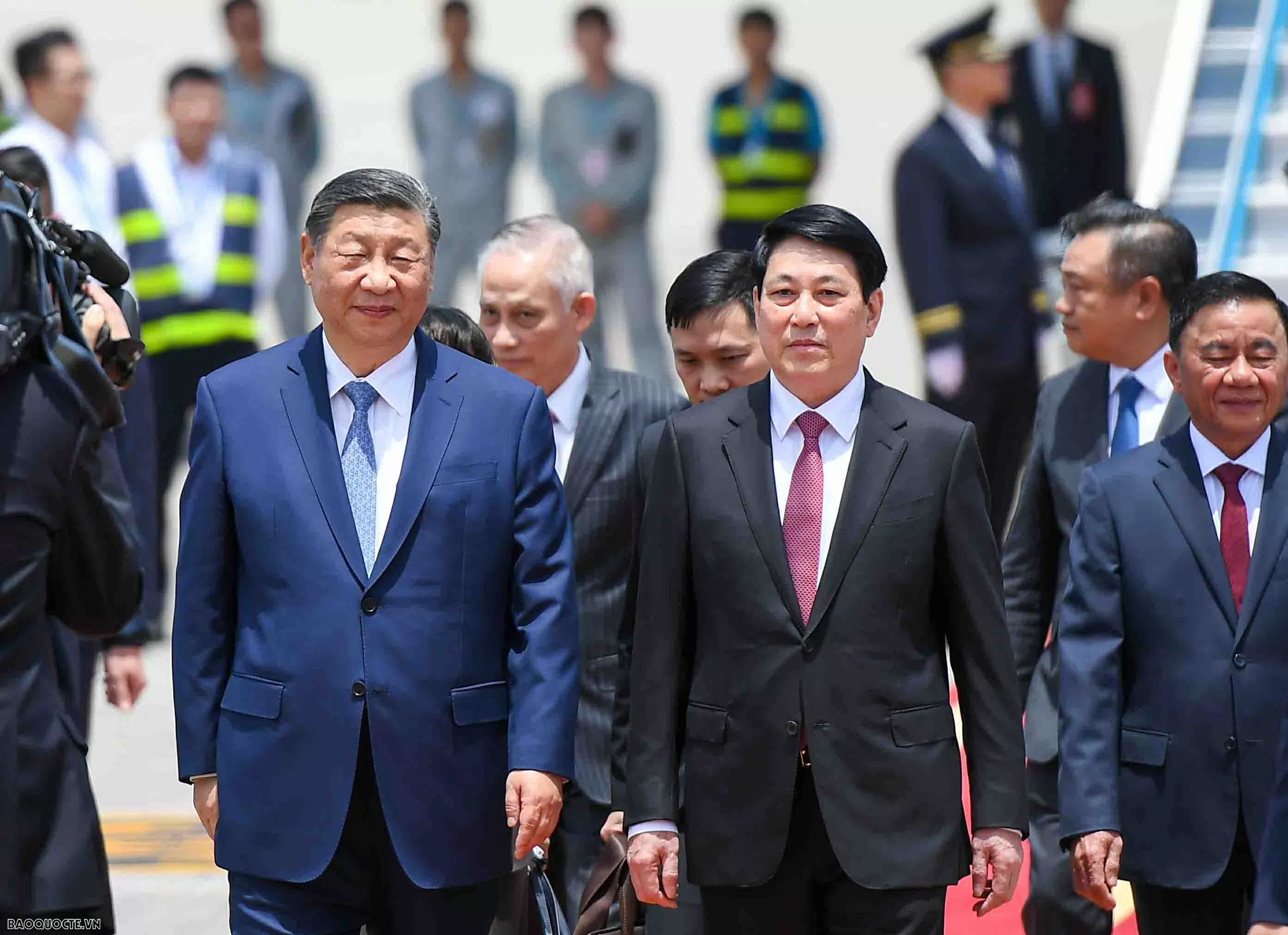 Party General Secretary, President of China Xi Jinping begins state visit to Vietnam