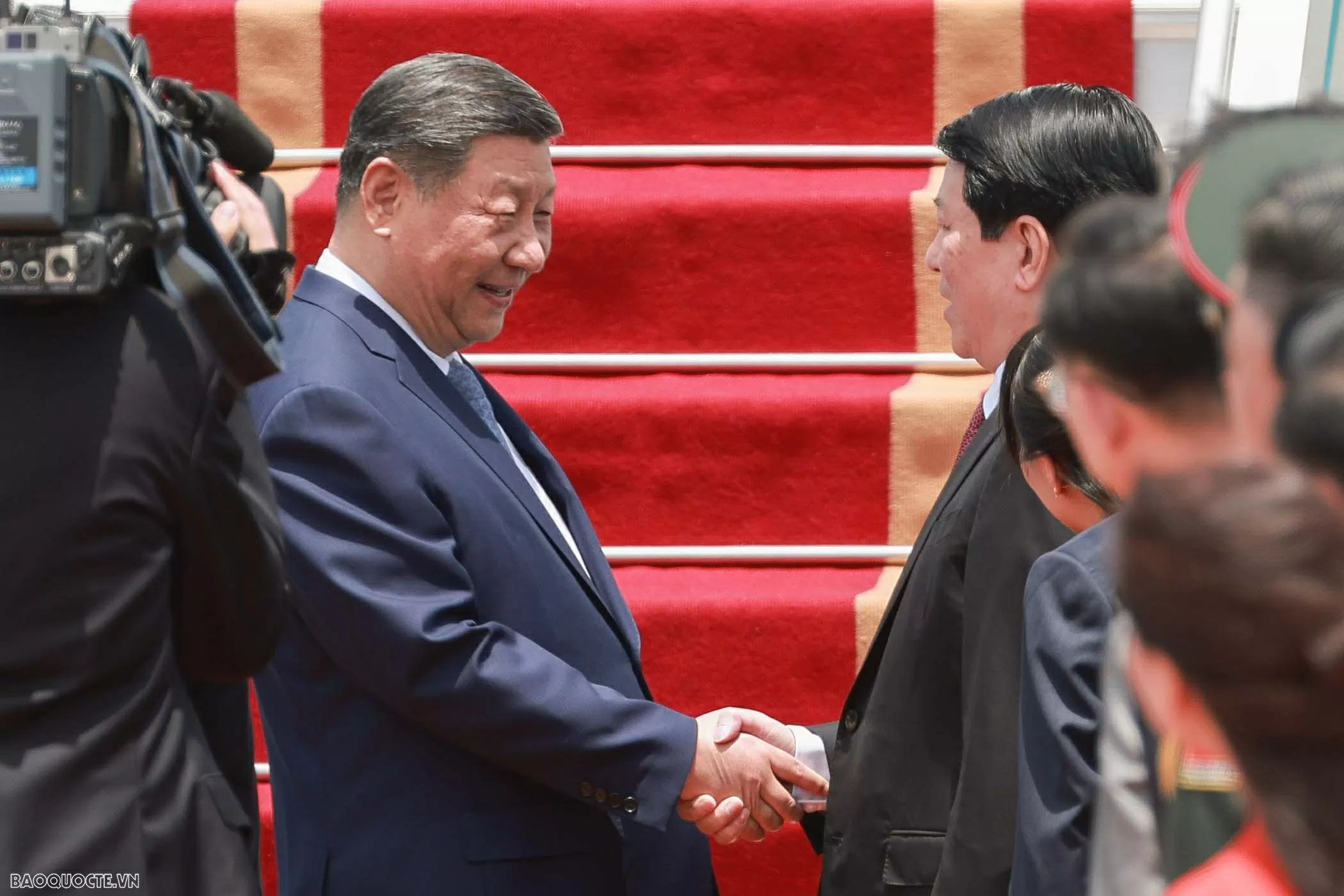 Party General Secretary, President of China Xi Jinping begins state visit to Vietnam