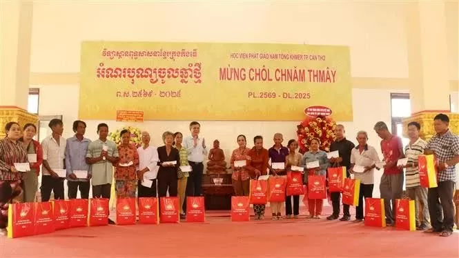 Greetings extended to Khmer people in Can Tho on Chol Chnam Thmay festival Greetings extended to Khmer people in Can Tho on Chol Chnam Thmay festival