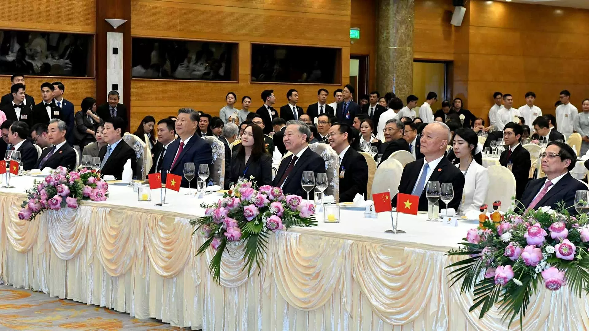 Grand banquet held in honour of Party General Secretary, President of China Xi Jinping in Hanoi Grand banquet held in honour of Party General Secretary, President of China Xi Jinping in Hanoi