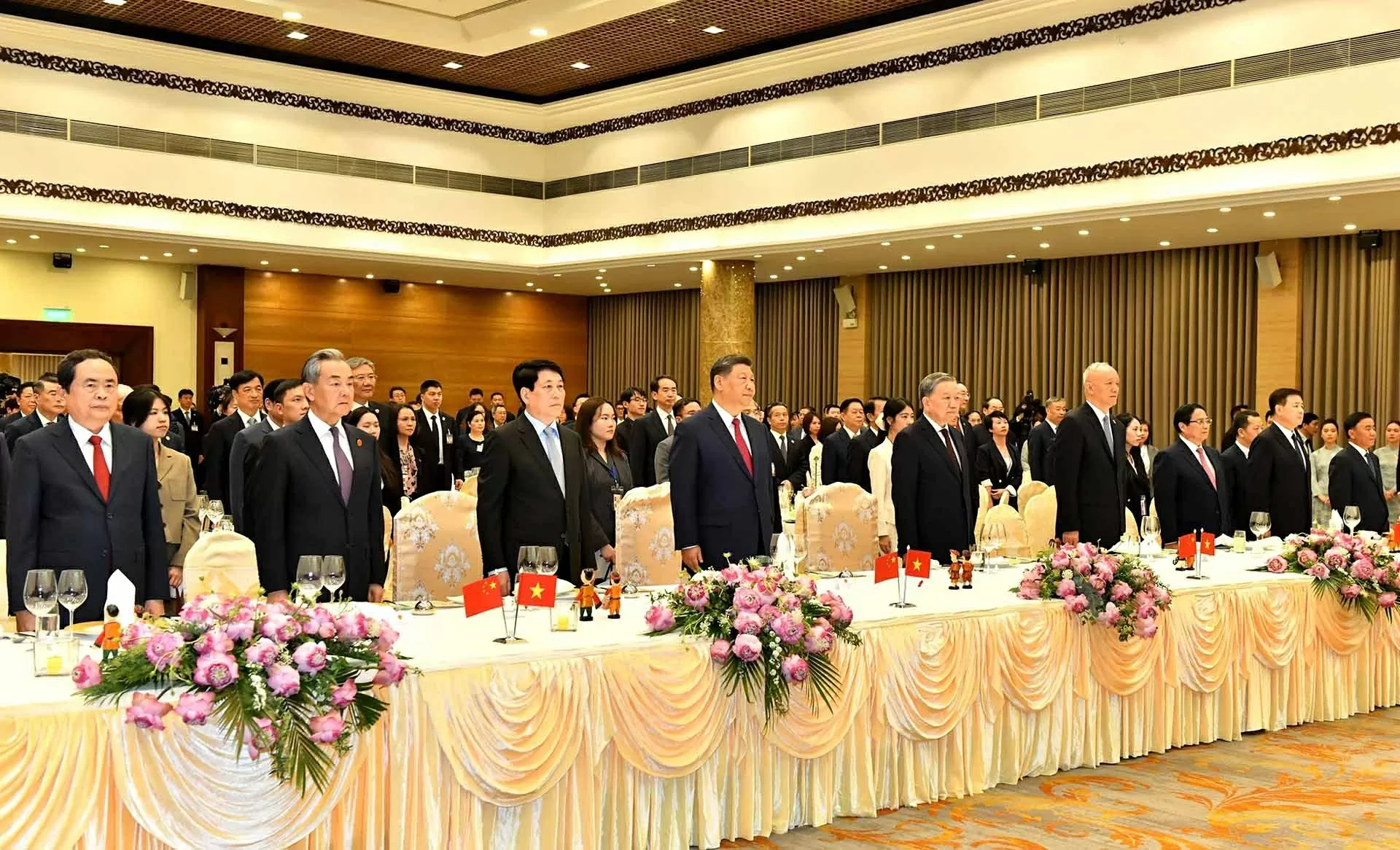 Grand banquet held in honour of Party General Secretary, President of China Xi Jinping in Hanoi Grand banquet held in honour of Party General Secretary, President of China Xi Jinping in Hanoi