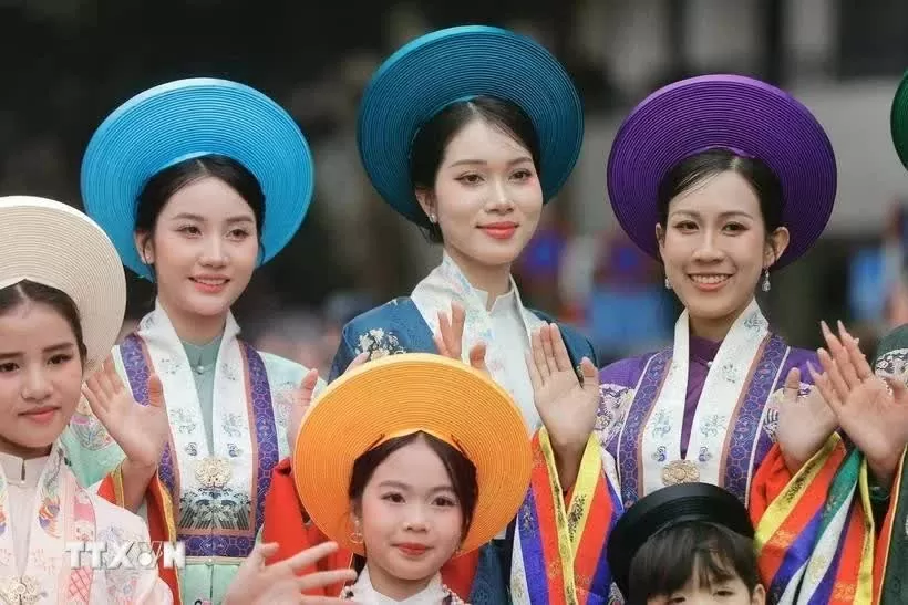 Programme promotes Ao dai for world cultural heritage recognition Programme promotes Ao dai for world cultural heritage recognition