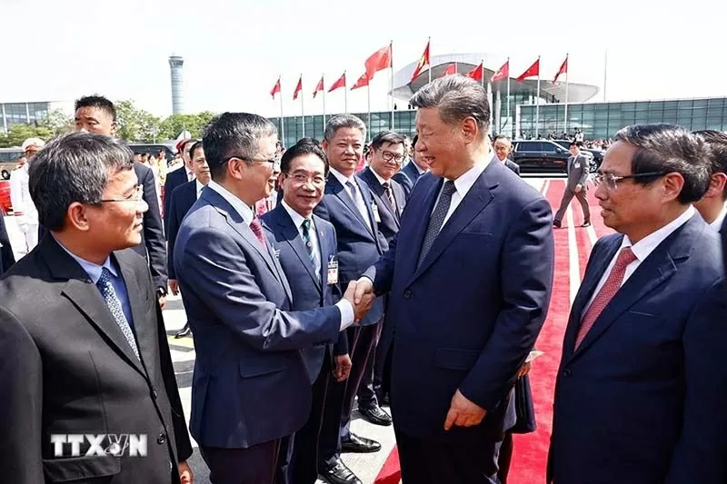 Prime Minister Pham Minh Chinh sees off General Secretary, President of China Xi Jinping at Noi Bai International Airport