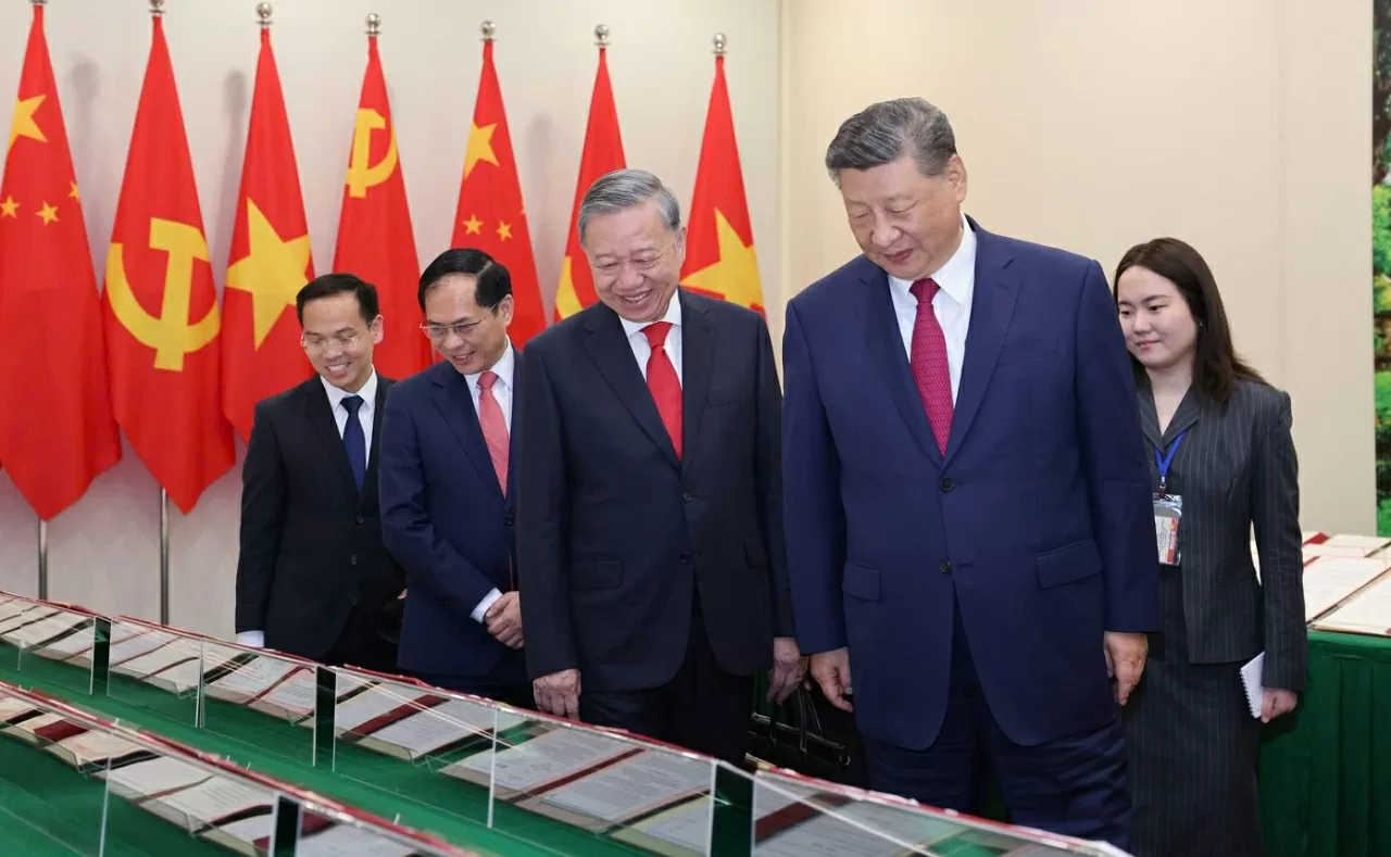 President Xi's state visit marks a new milestone in history of Vietnam-China friendship President Xi's state visit marks a new milestone in history of Vietnam-China friendship