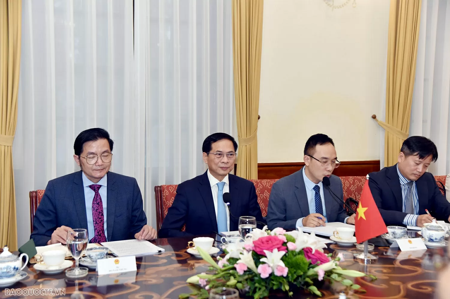 Deputy PM, FM Bui Thanh Son and Korean FM Cho Tae Yul hold talks in Hanoi