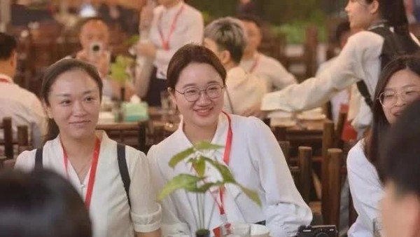 Chinese professor gives advice at symposium themed 'Vietnam's prosperity in the new era'