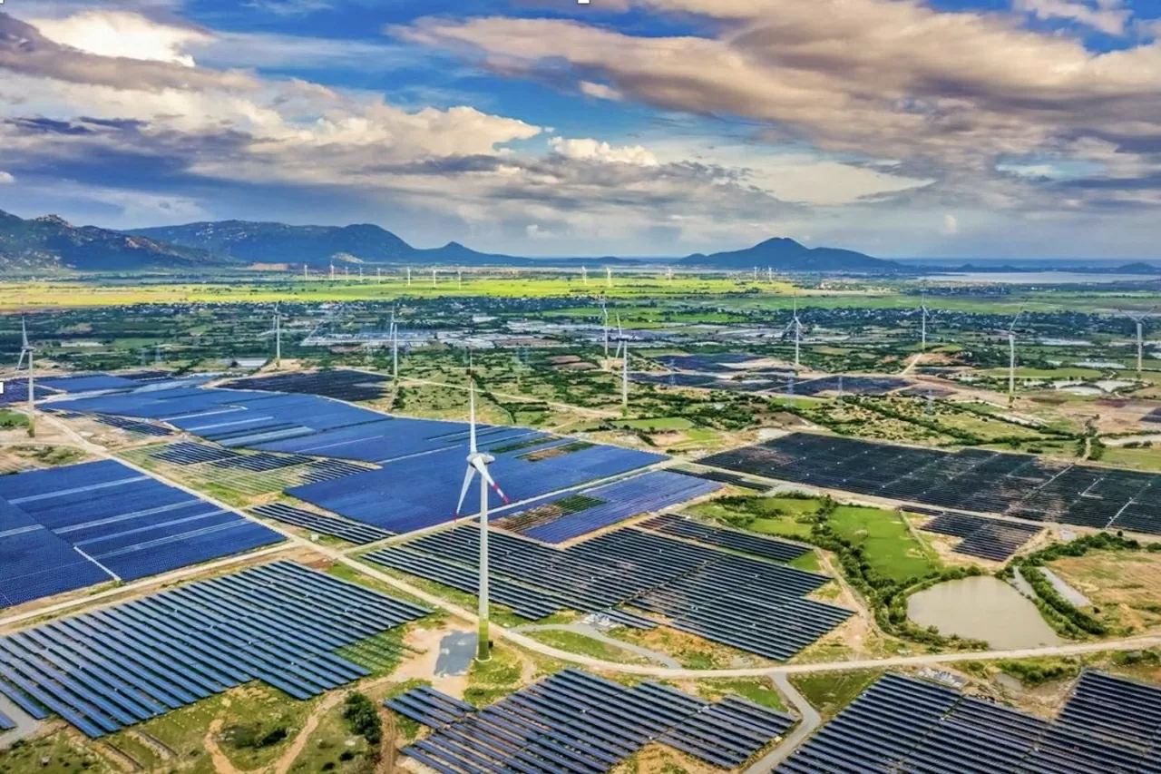 Wind and solar power farms in Viet Nam (Source: VUSTA) Wind and solar power farms in Viet Nam (Source: VUSTA)