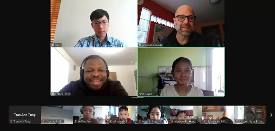 Việt Bách chủ trì buổi giao lưu trực tuyến “hát triển cá nhân và học tập suốt đời” với Phó Giáo sư Shannon Gramse và sinh viên Đại học Alaska Anchorage (Mỹ), cùng các em học sinh từ NNTT Đức Phổ, Quảng Ngãi. Việt Bách chủ trì buổi giao lưu trực tuyến “hát triển cá nhân và học tập suốt đời” với Phó Giáo sư Shannon Gramse và sinh viên Đại học Alaska Anchorage (Mỹ), cùng các em học sinh từ NNTT Đức Phổ, Quảng Ngãi.