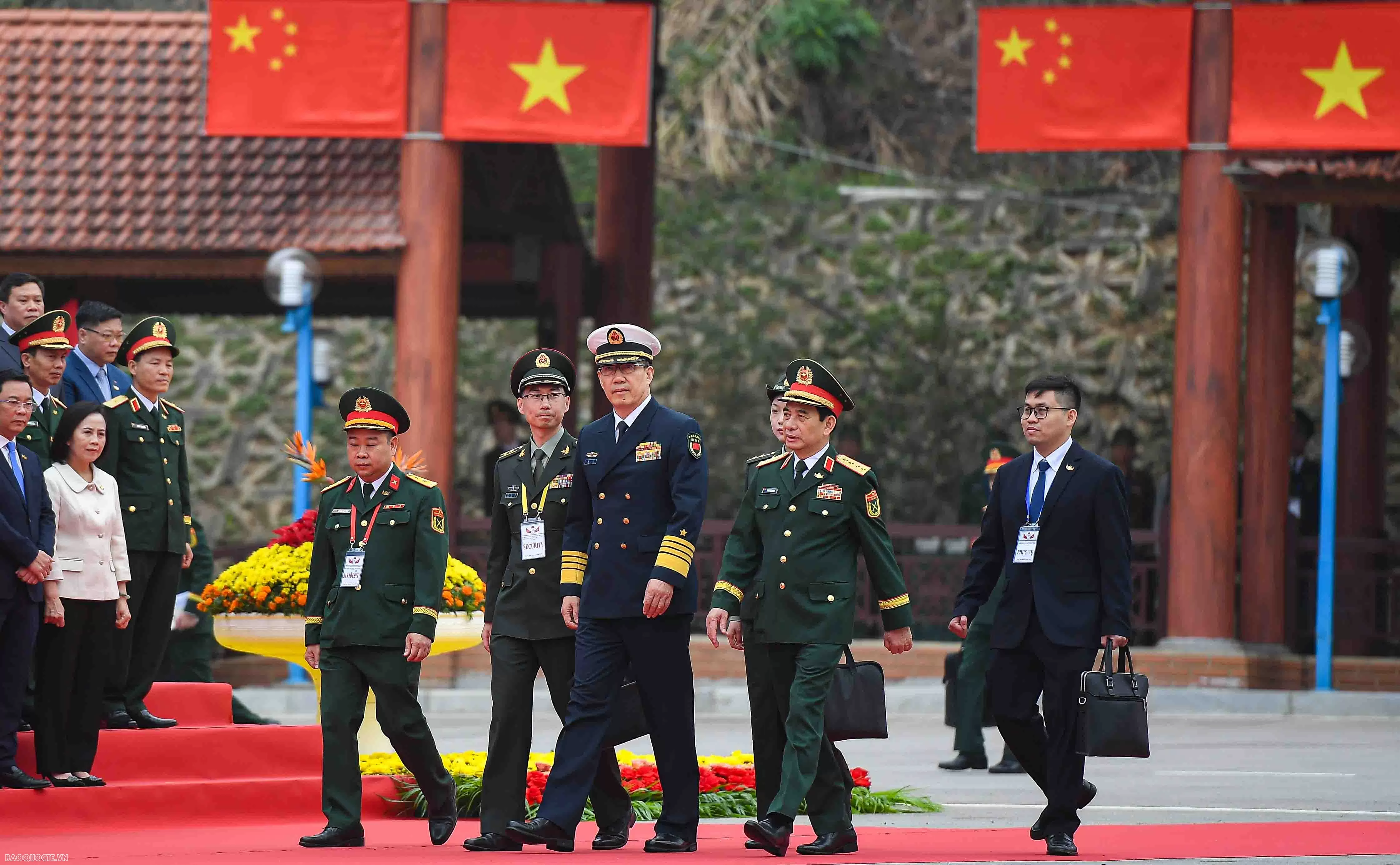 Vietnam, China Defence Ministers visit border post, logistics park in Lang Son Vietnam, China Defence Ministers visit border post, logistics park in Lang Son