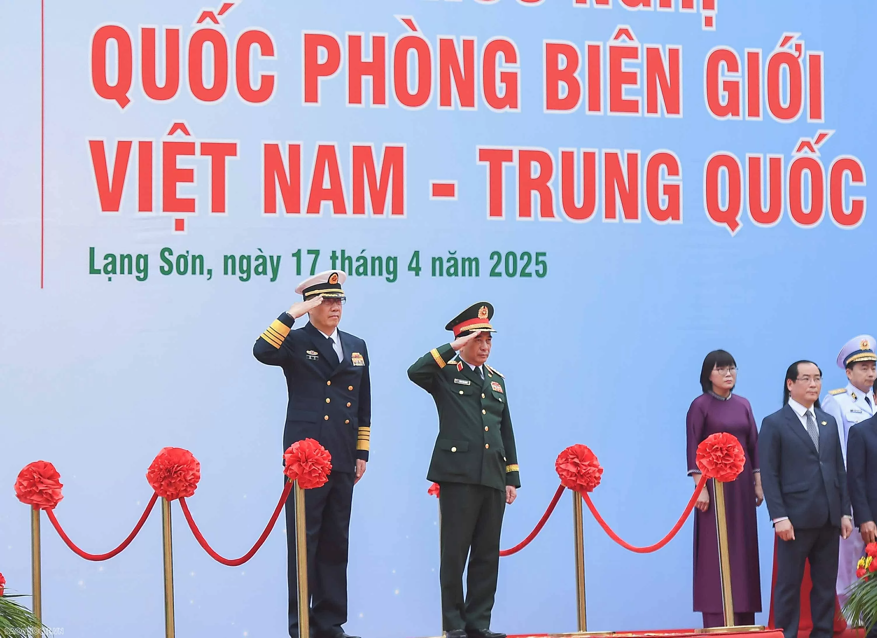 Vietnam, China Defence Ministers visit border post, logistics park in Lang Son