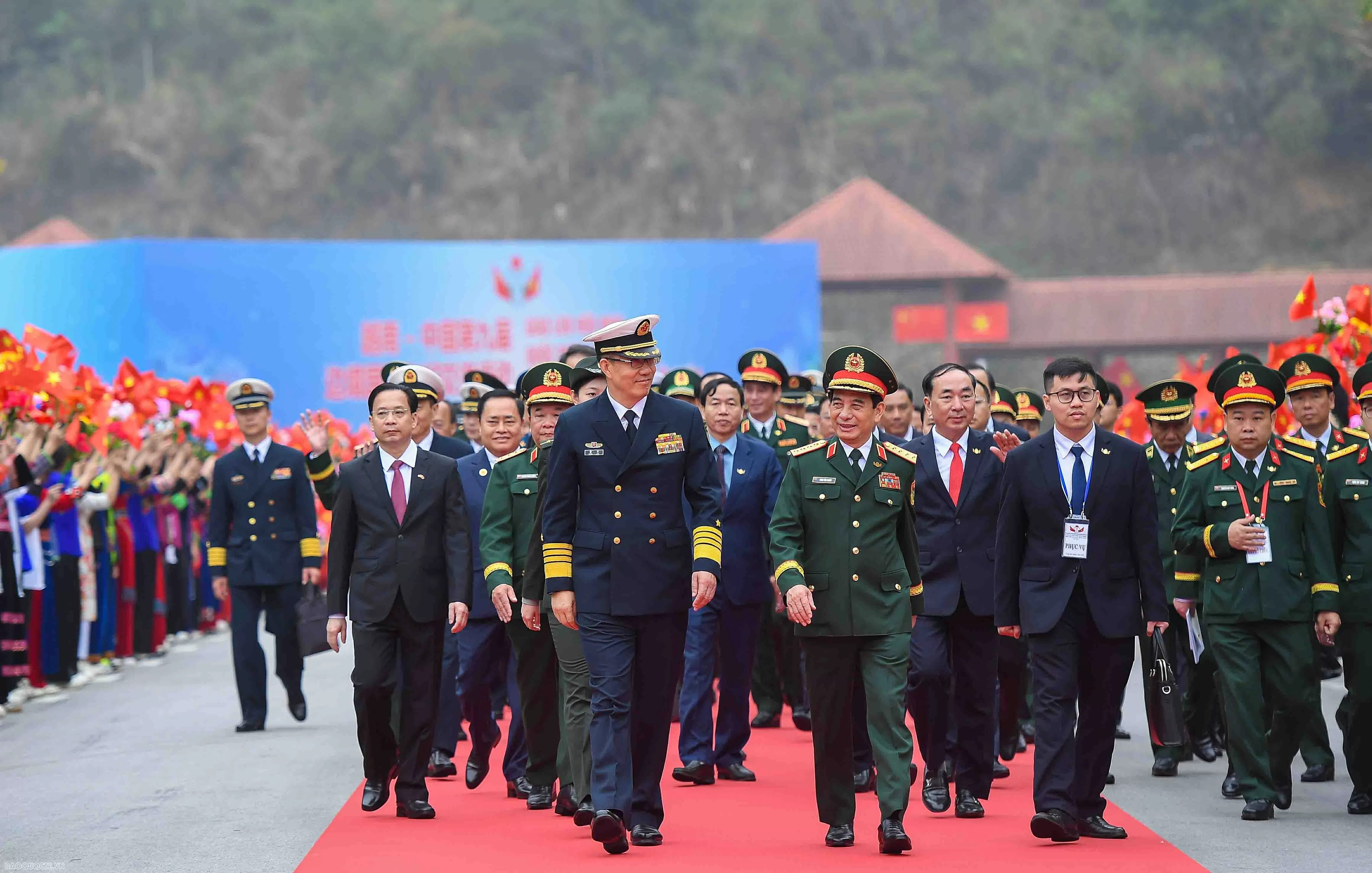 Vietnam, China Defence Ministers visit Border post, logistics park in Lang Son