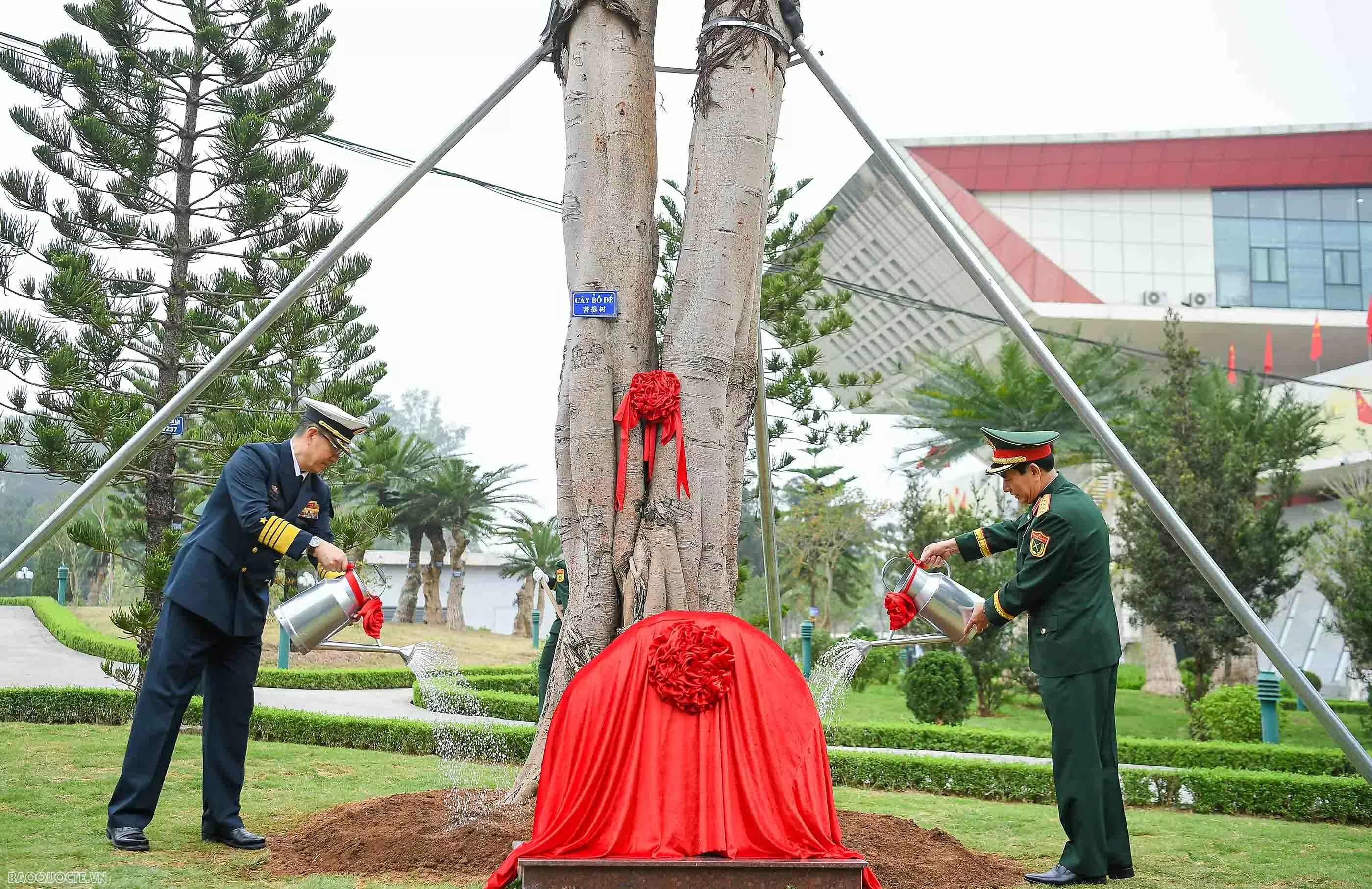 Vietnam, China Defence Ministers visit Border post, logistics park in Lang Son Vietnam, China Defence Ministers visit Border post, logistics park in Lang Son