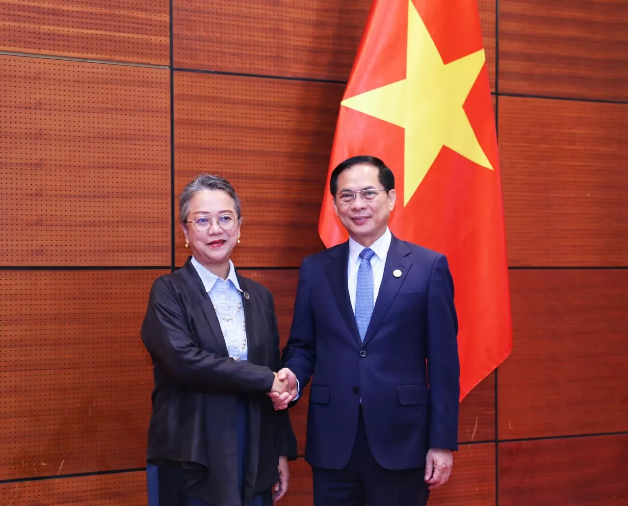 4th P4G Summit: Deputy PM Bui Thanh Son meets UN Under-Secretary-General Armida Salsiah Alisjahbana in Hanoi 4th P4G Summit: Deputy PM Bui Thanh Son meets UN Under-Secretary-General Armida Salsiah Alisjahbana in Hanoi