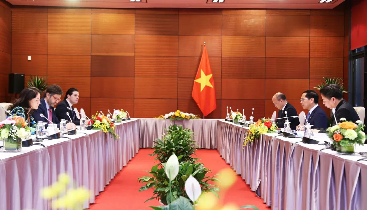 4th P4G Summit: Deputy PM, FM Bui Thanh Son receives Colombian Vice Foreign Minister Mauricio Jaramillo Jassir 4th P4G Summit: Deputy PM, FM Bui Thanh Son receives Colombian Vice Foreign Minister Mauricio Jaramillo Jassir