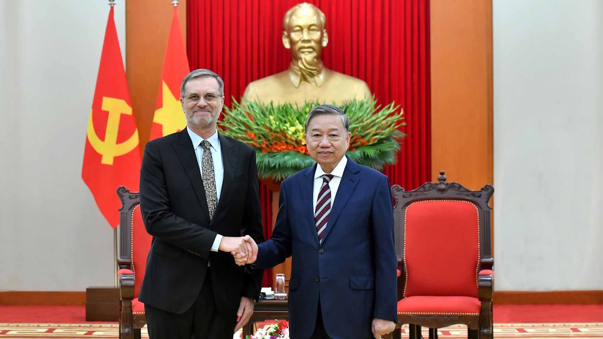 General Secretary To Lam receives French Ambassador Olivier Brochet, urges France to further bolster Vietnam-EU ties