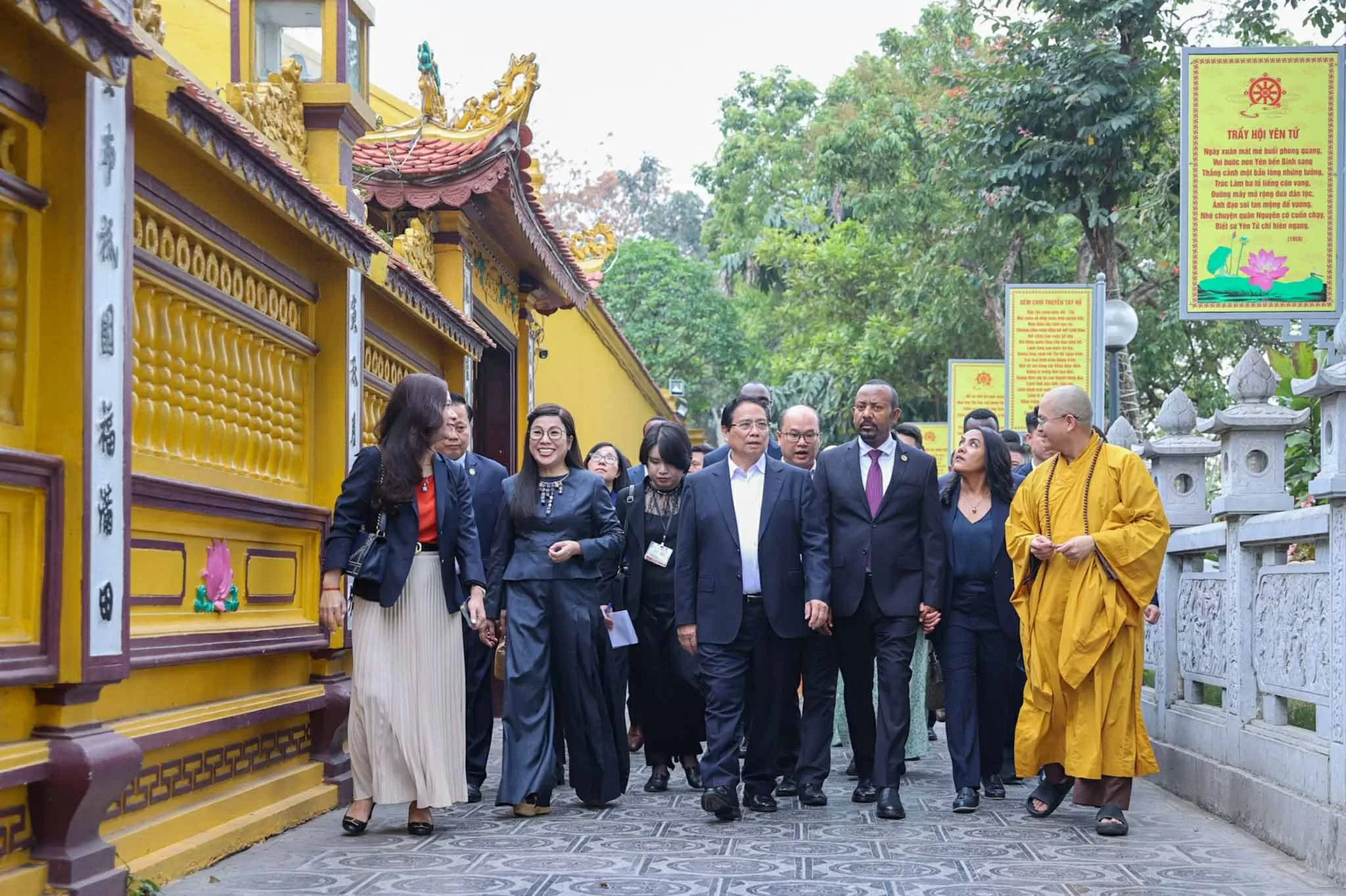 Vietnam, Ethiopia Prime Ministers enjoy breakfast, visit Tran Quoc Pagoda