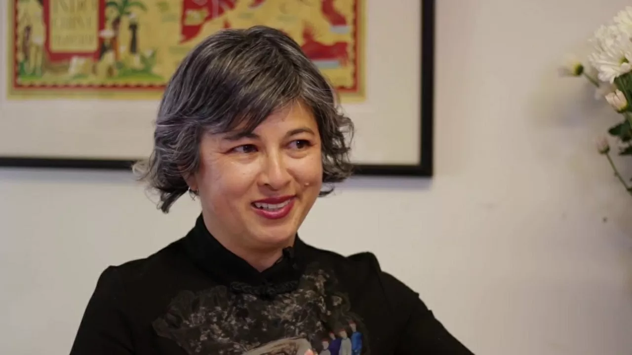 Vietnamese American individuals spread Vietnamese language, images