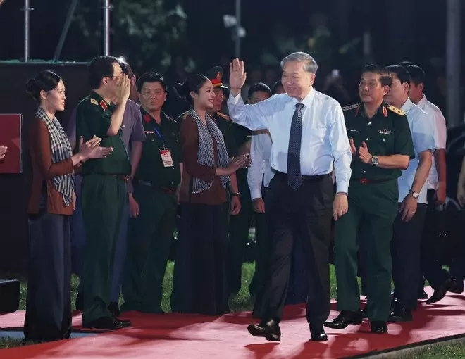 Party General Secretary To Lam attends grand art performance celebrating national reunification Party General Secretary To Lam attends grand art performance celebrating national reunification