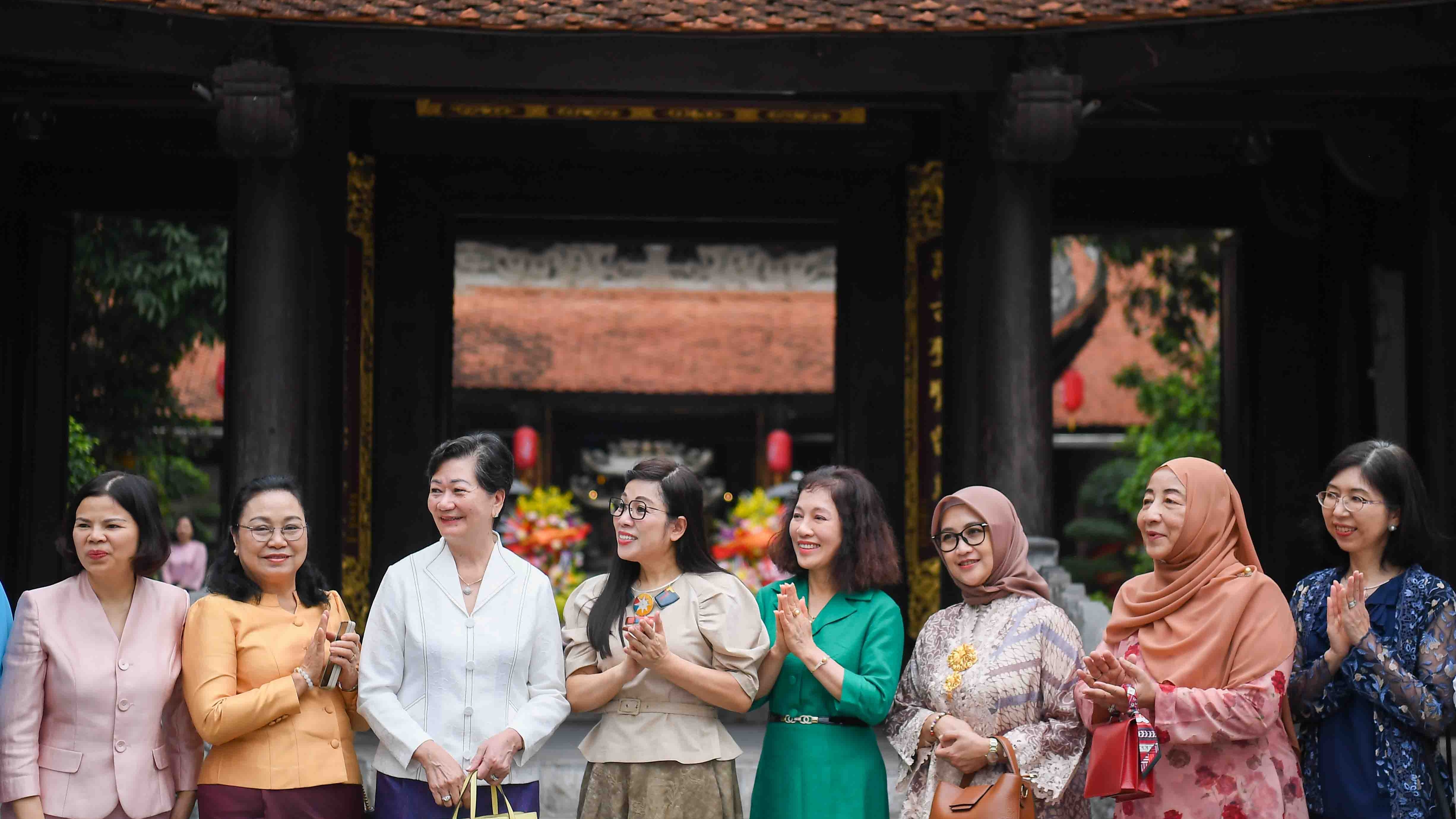 Spouse of Prime Minister Pham Minh Chinh meets ASEAN women’s group of Hanoi