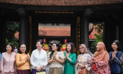 Spouse of Prime Minister Pham Minh Chinh meets ASEAN women’s group of Hanoi