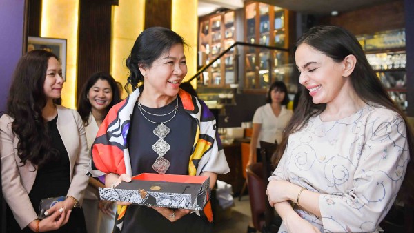 General Secretary To Lam’s Spouse receives Azerbaijan’s Heydar Aliyev Foundation Vice President