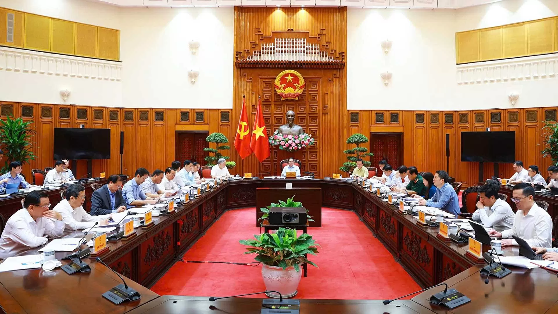 Prime Minister Pham Mnh Chinh chairs meeting to promote fair, sustainable trade relations with US Prime Minister Pham Mnh Chinh chairs meeting to promote fair, sustainable trade relations with US