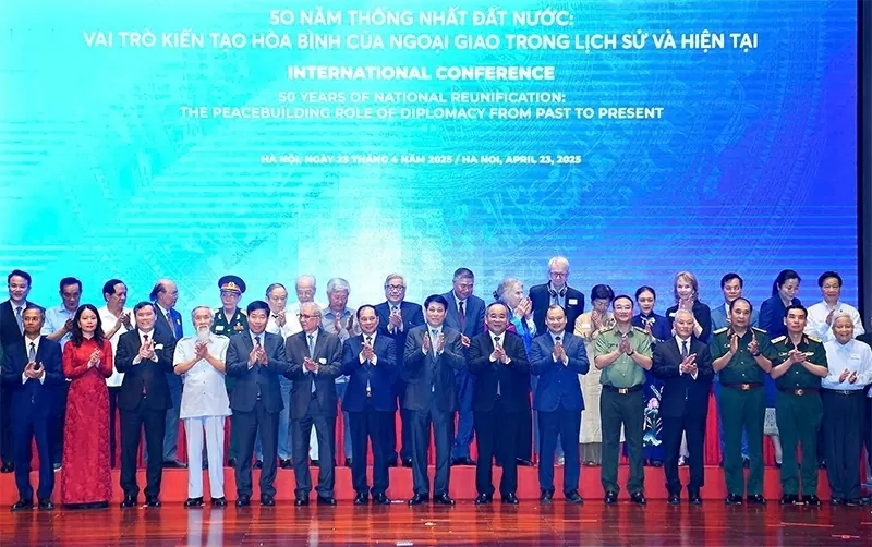 President Luong Cuong highlights diplomacy’s role in peacebuilding on the 50th anniversary of National Liberation and Reunification
