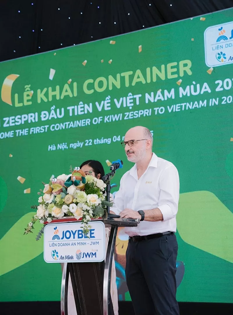 Mr. Antony Greenstein - Director of Joy Wing Mou Asia (Hong Kong Branch, China) - The world's leading company in Zespri Kiwifruit distribution volume, JWM distributes 20 million trays of Zespri Kiwifruit each year. Mr. Antony Greenstein - Director of Joy Wing Mou Asia (Hong Kong Branch, China) - The world's leading company in Zespri Kiwifruit distribution volume, JWM distributes 20 million trays of Zespri Kiwifruit each year.