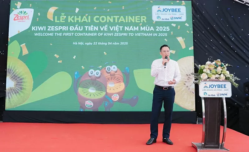 Mr. Nguyen Mai Vinh Quang, Market Director of Zespri Vietnam, spoke at the event.