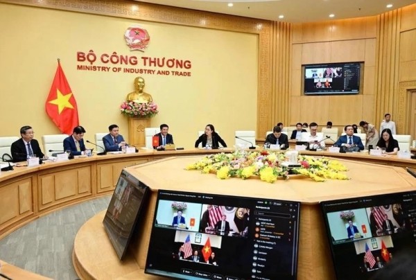 Vietnam, US officials start bilateral economic, trade negotiations