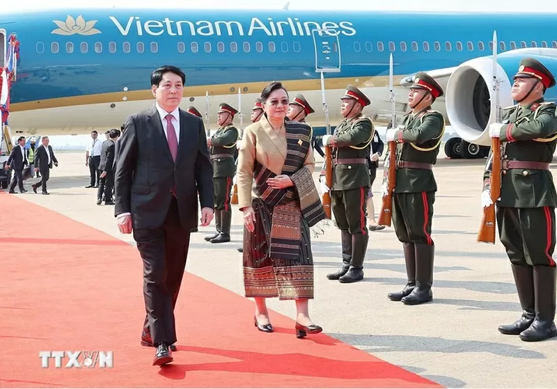 Top Lao leader Thongloun Sisoulith hosts welcome ceremony for President Luong Cuong