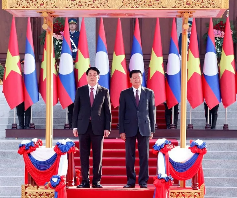 President Luong Cuong holds talks with top Lao leader Thongloun Sisoulith in Vientiane President Luong Cuong holds talks with top Lao leader Thongloun Sisoulith in Vientiane