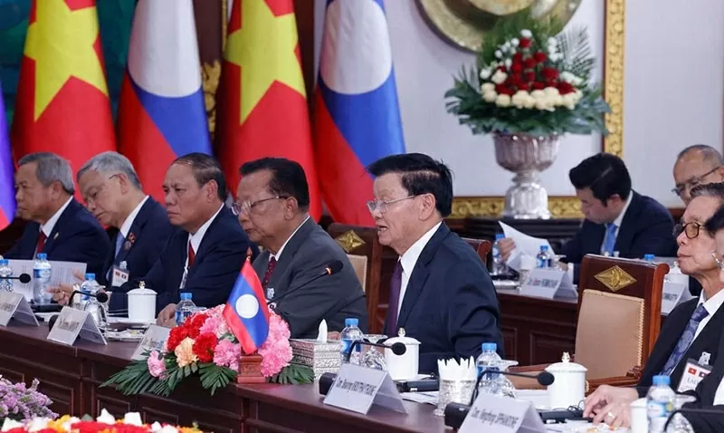 President Luong Cuong holds talks with top Lao leader Thongloun Sisoulith in Vientiane President Luong Cuong holds talks with top Lao leader Thongloun Sisoulith in Vientiane