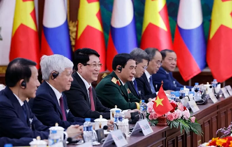 President Luong Cuong holds talks with top Lao leader Thongloun Sisoulith in Vientiane President Luong Cuong holds talks with top Lao leader Thongloun Sisoulith in Vientiane