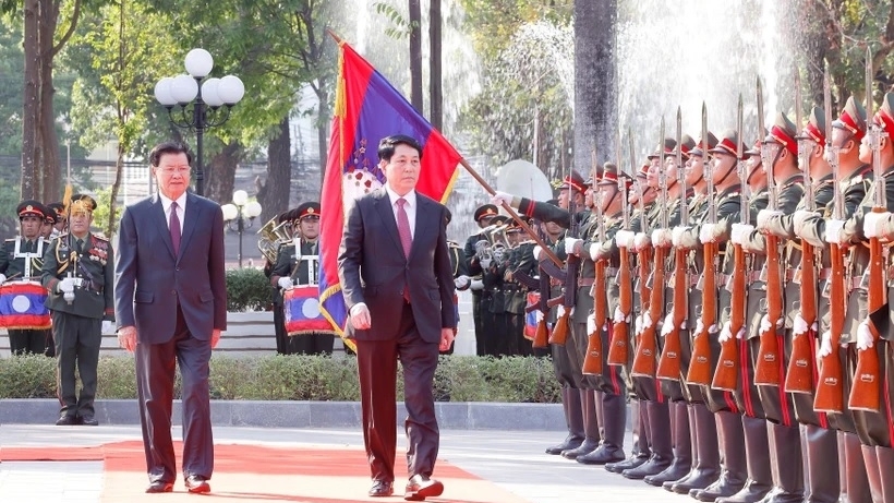 Top Lao leader Thongloun Sisoulith hosts welcome ceremony for President Luong Cuong