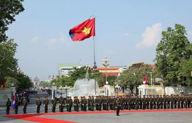 Top Lao leader Thongloun Sisoulith hosts welcome ceremony for Vietnamese President Top Lao leader Thongloun Sisoulith hosts welcome ceremony for Vietnamese President