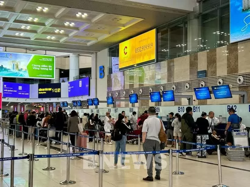 Noi Bai airport expected to handle over 2,000 passengers per peak hour during April 30-May 1 holiday Noi Bai airport expected to handle over 2,000 passengers per peak hour during April 30-May 1 holiday