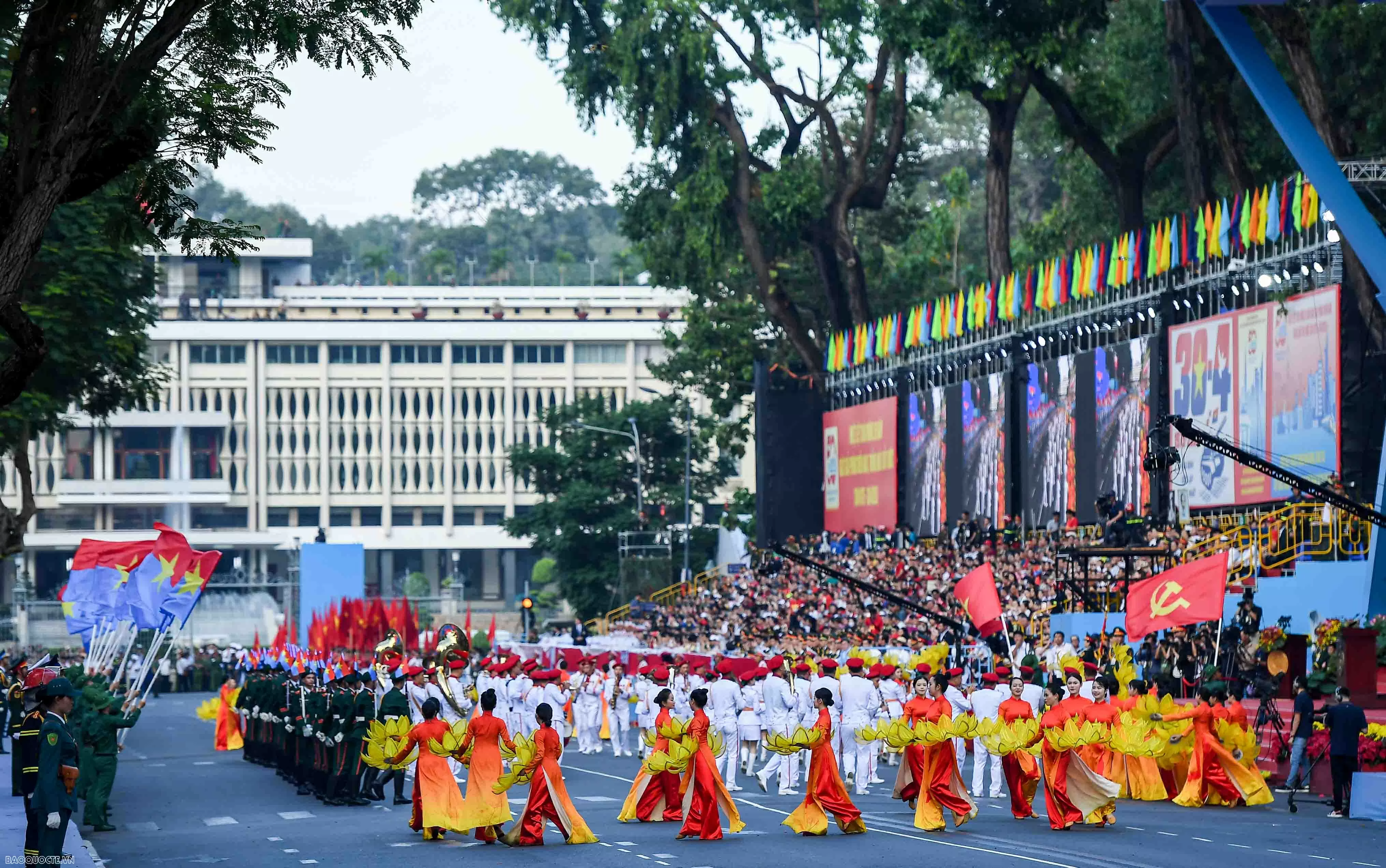 Full-dress rehearsal for grand parade marking 50th reunification anniversary held in Ho Chi Minh City