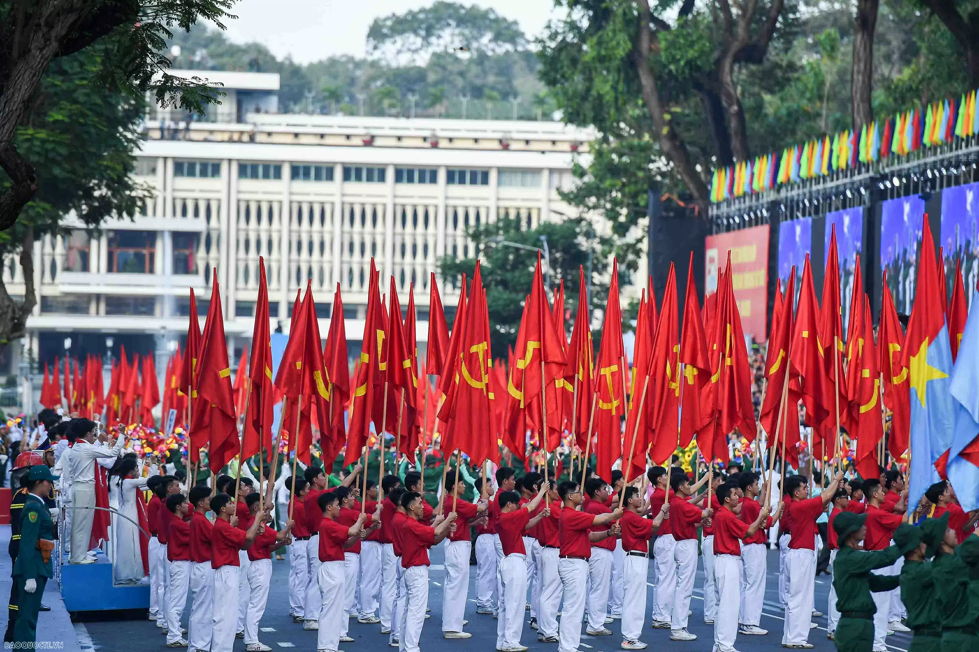 Full-dress rehearsal for grand parade marking 50th reunification anniversary held in Ho Chi Minh City