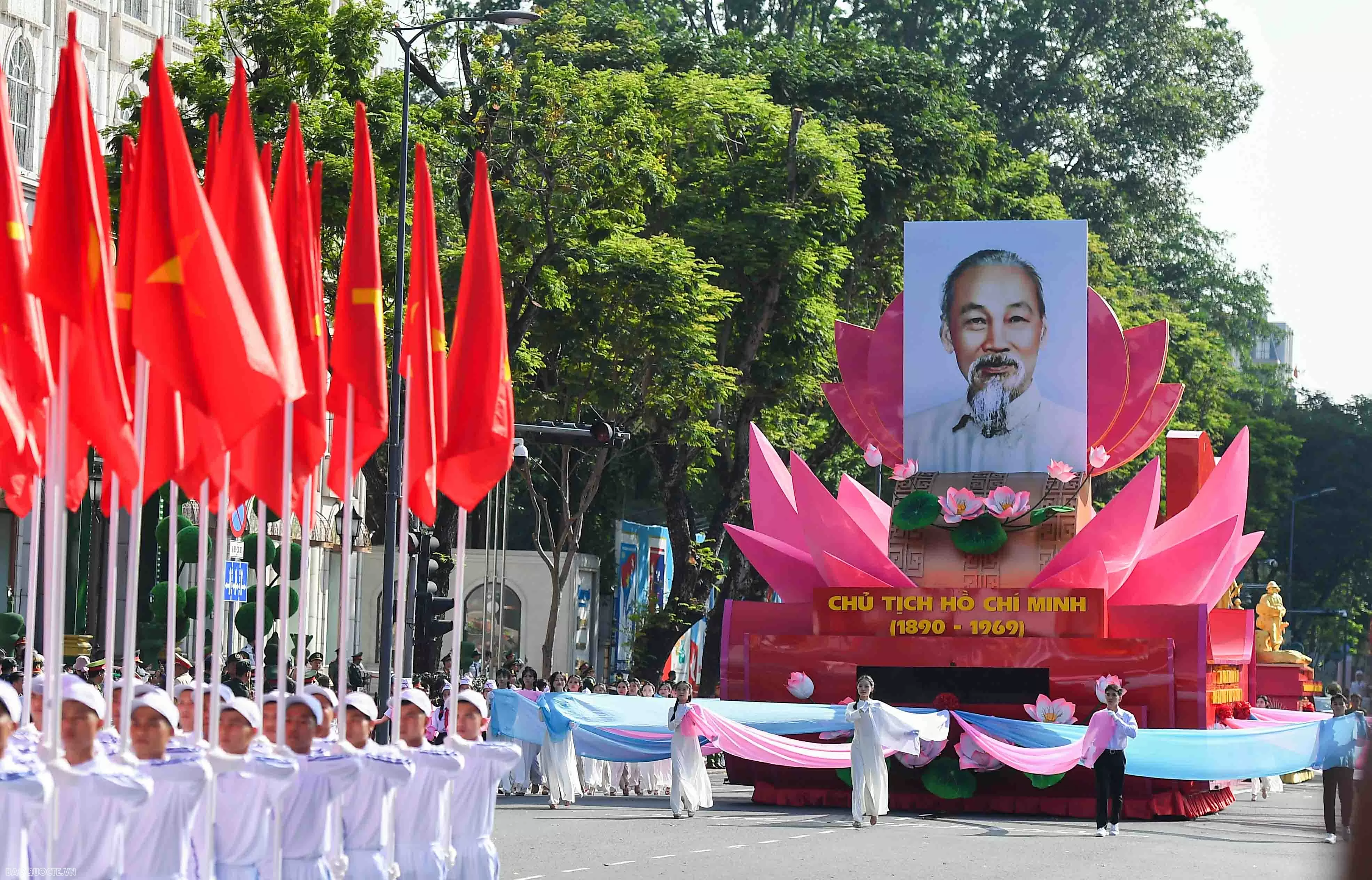 Full-dress rehearsal for grand parade marking 50th reunification anniversary held in Ho Chi Minh City Full-dress rehearsal for grand parade marking 50th reunification anniversary held in Ho Chi Minh City