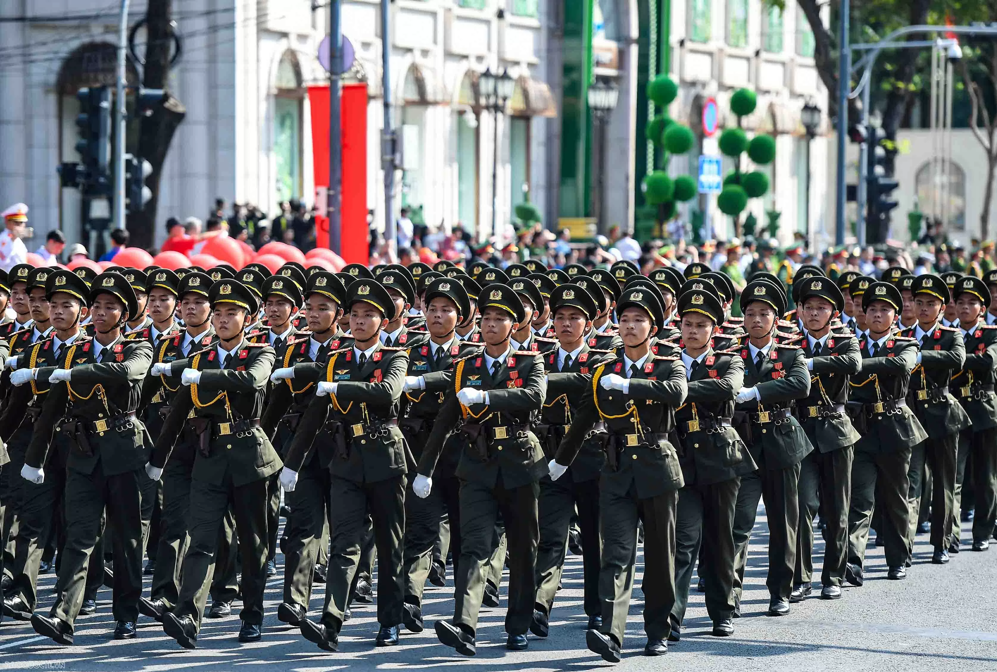 Full-dress rehearsal for grand parade marking 50th reunification anniversary held in Ho Chi Minh City