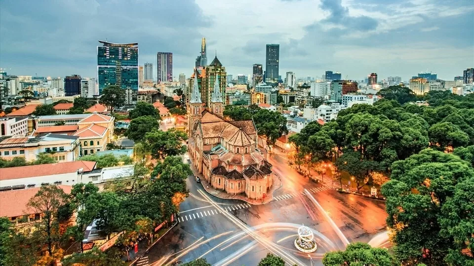 Building an International Financial Centre: Co-developing with the 'Giants' Building an International Financial Centre: Co-developing with the 'Giants'
