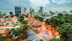 Building an International Financial Centre: Co-developing with the 'Giants'